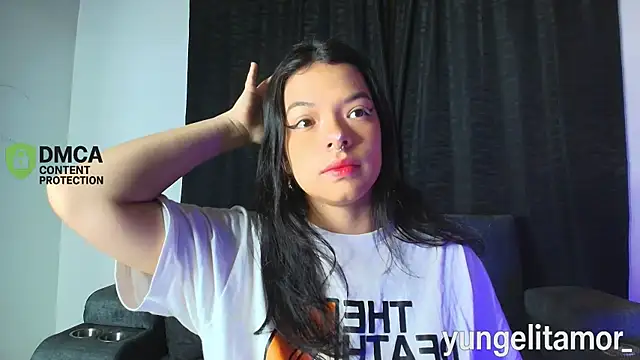 yungelitamor  online show from 10/29/25, 04:59