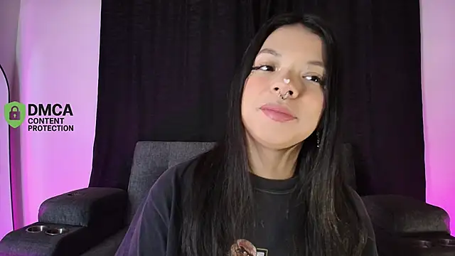 yungelitamor  online show from 04/10/26, 05:45