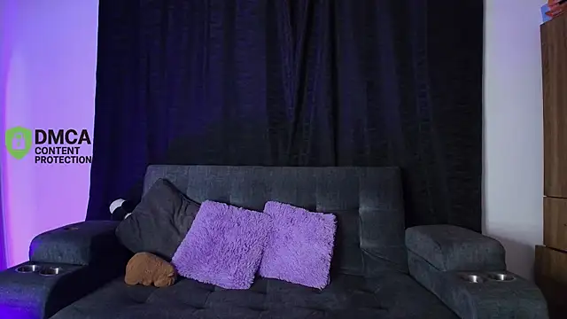 yungelitamor  online show from 04/13/26, 05:24