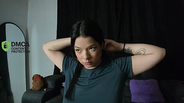 yungelitamor  online show from 04/14/26, 05:24