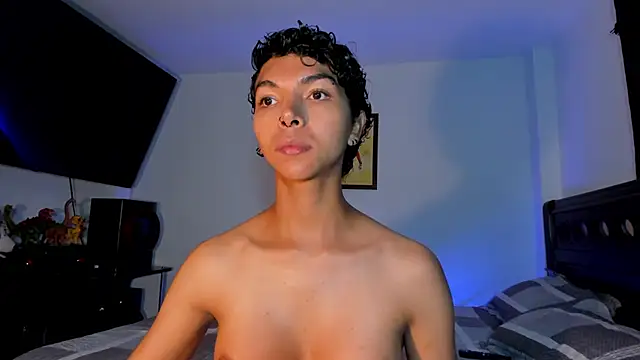 xhenisa  online show from 12/15/24, 12:29