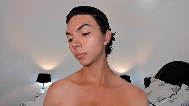 xhenisa  online show from 01/23/25, 08:45