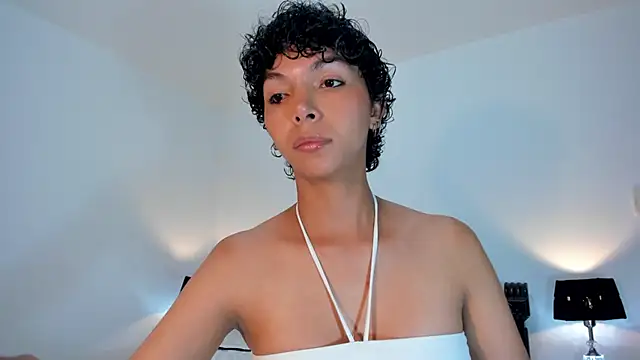 xhenisa  online show from 02/28/25, 09:55