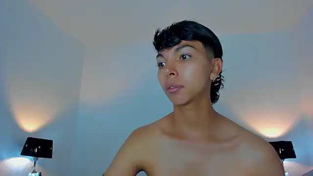 xhenisa  online show from 03/24/26, 08:25