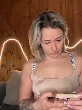 petrouchkaaa  online show from 02/01/26, 09:30