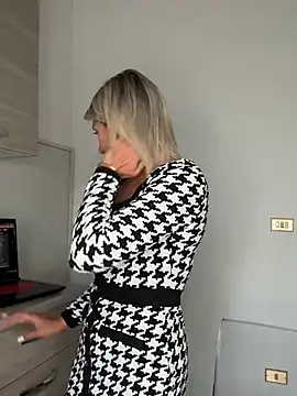 petrouchkaaa  online show from 05/15/26, 08:21