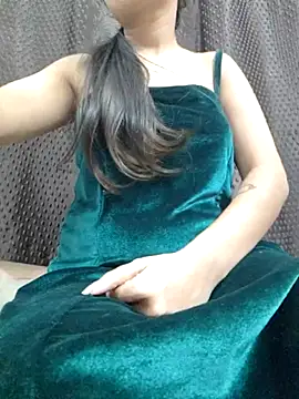 Snapshot of Roshni_98 chatting on 02/15/25, 12:01 Roshni 98 online show from 02/15/25, 12:01