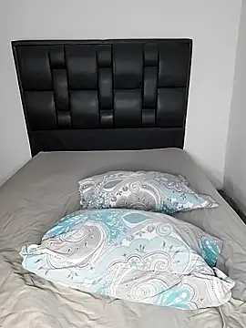 LarissaGaby01 online show from 01/03/25, 10:08