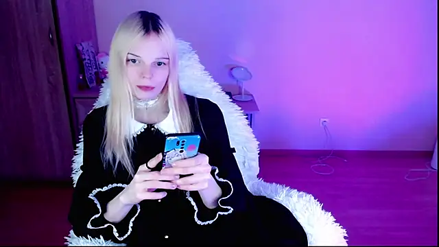 Emily Nyaffee online show from 01/28/25, 01:08