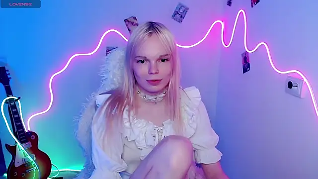 Emily Nyaffee online show from 10/31/25, 05:25