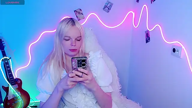 Emily Nyaffee online show from 11/03/25, 03:13