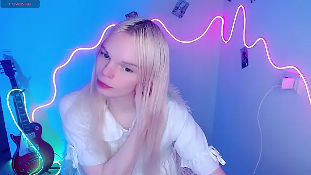 Emily Nyaffee online show from 11/08/25, 03:45