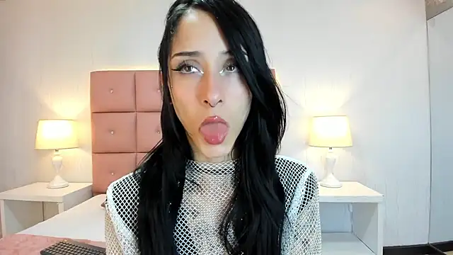 Snapshot of lhiamfit chatting on 03/13/25, 03:28 lhiamfit online show from 03/13/25, 03:28