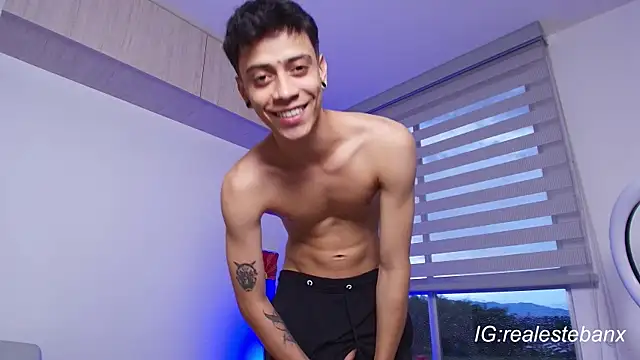 Snapshot of Esteban_Knight chatting on 10/15/25, 10:32 Esteban Knight online show from 10/15/25, 10:32