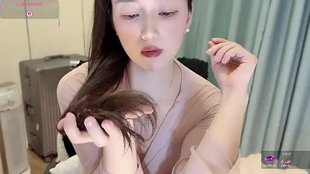 A-xena online show from 11/28/25, 03:04