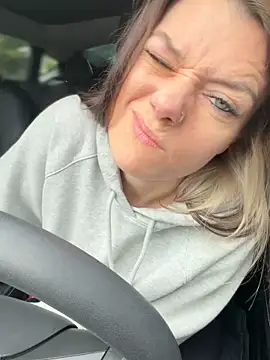 LadyLena1 online show from 11/18/25, 06:45