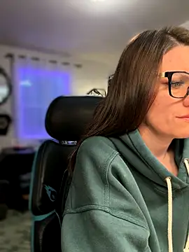 LadyLena1 online show from 11/26/25, 12:11