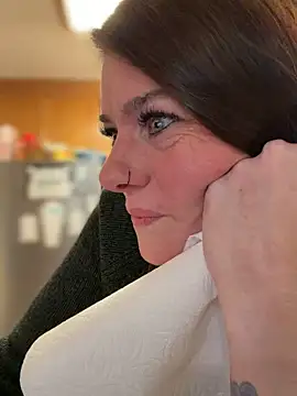 LadyLena1 online show from 12/03/25, 12:07