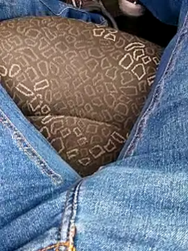 hotman8209 online show from 10/27/25, 02:32