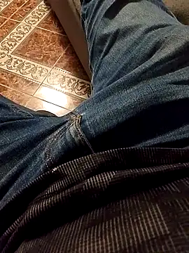 hotman8209 online show from 10/28/25, 03:32