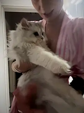 Snapshot of Ella_Charm chatting on 10/17/25, 03:58 Ella Charm online show from 10/17/25, 03:58