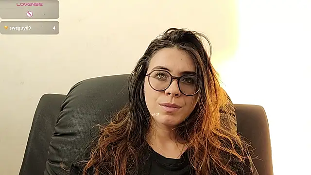 Snapshot of irinasweet27 chatting on 10/15/25, 12:00 irinasweet27 online show from 10/15/25, 12:00