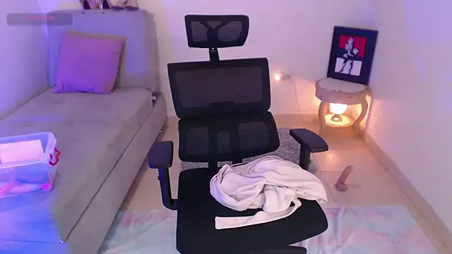 lilian prada online show from 02/22/25, 07:36