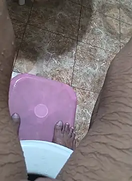 Snapshot of surfer_fun29 chatting on 10/20/25, 04:24 surfer fun29 online show from 10/20/25, 04:24