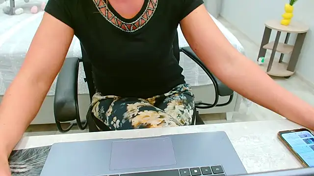 EveLove33 online show from 05/30/26, 04:48