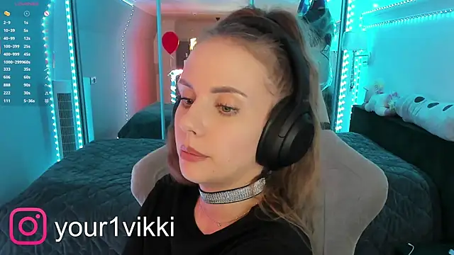 Snapshot of Vikki_Cheese chatting on 03/02/25, 12:32 Vikki Cheese online show from 03/02/25, 12:32