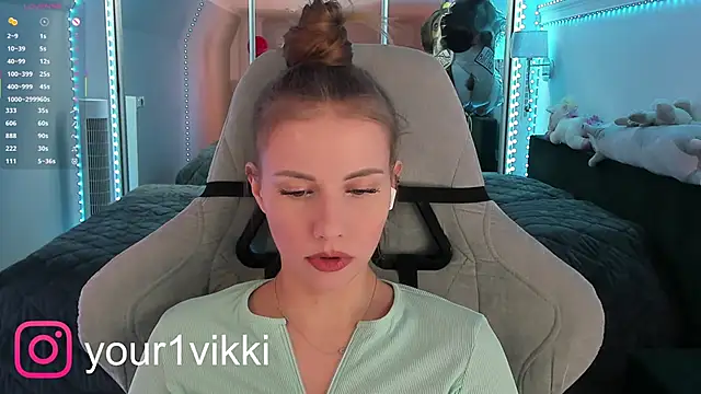 Snapshot of Vikki_Cheese chatting on 03/16/25, 07:27 Vikki Cheese online show from 03/16/25, 07:27