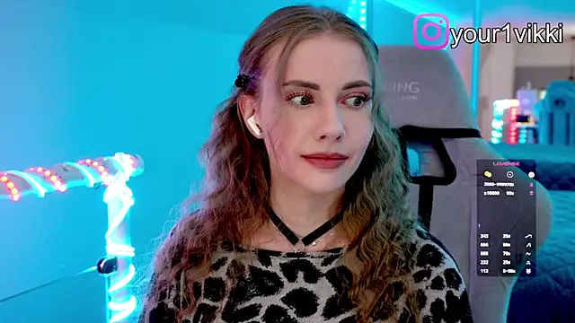 Snapshot of Vikki_Cheese chatting on 11/10/25, 07:57 Vikki Cheese online show from 11/10/25, 07:57