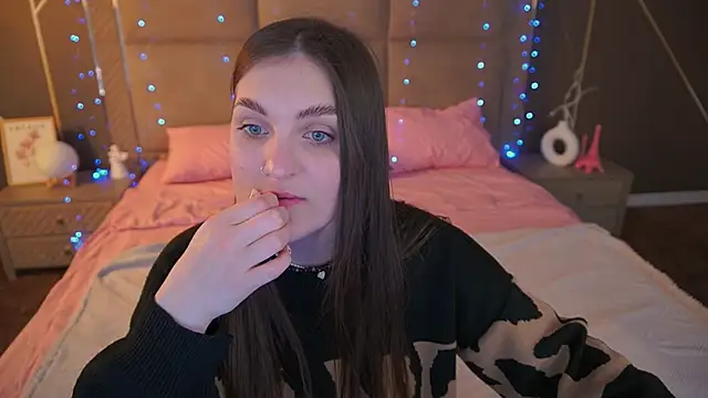 EmmyCharmm online show from 02/09/26, 06:50