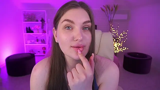 EmmyCharmm online show from 04/13/26, 06:08