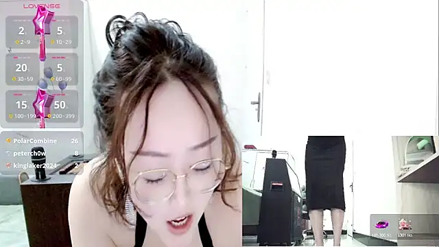 -orange  online show from 03/18/25, 05:52