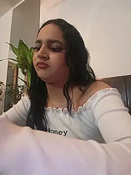 Snapshot of Andrys_ chatting on 07/19/26, 04:27 Andrys online show from 07/19/26, 04:27