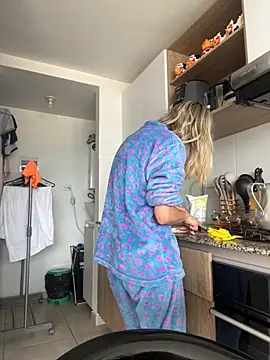 Ameellie online show from 09/18/25, 04:20