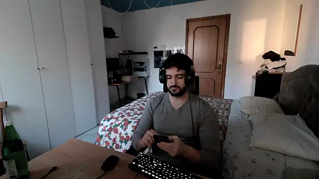 Snapshot of Alexox02 chatting on 01/02/25, 02:35 Alexox02 online show from 01/02/25, 02:35