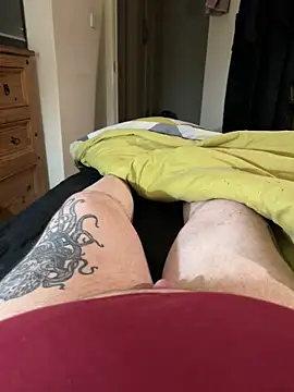 Snapshot of chatting on 11/27/25, 09:28 online show from 11/27/25, 09:28