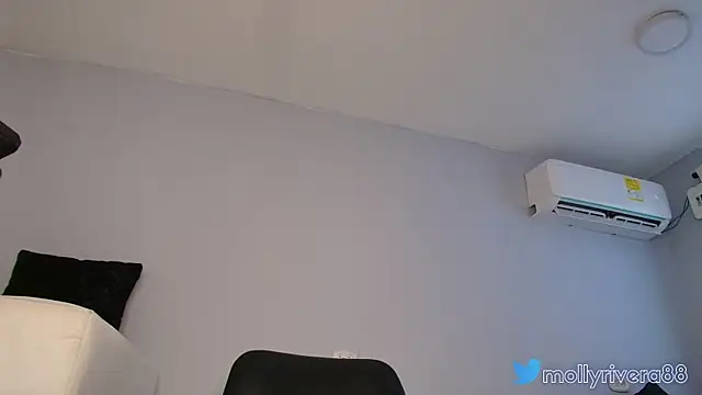 mollyrivera online show from 09/08/25, 09:47