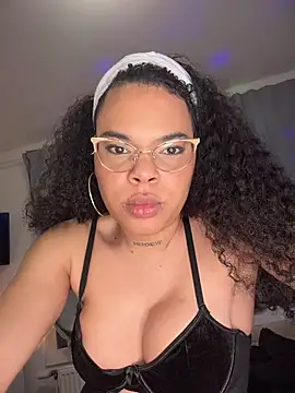 naomikandra online show from 12/03/25, 08:18