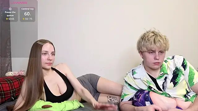 Emily and Ilumi online show from 03/25/26, 11:44