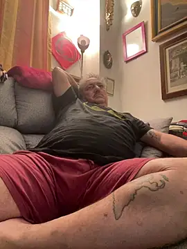 Snapshot of Russirayu chatting on 01/27/25, 11:54 Russirayu online show from 01/27/25, 11:54