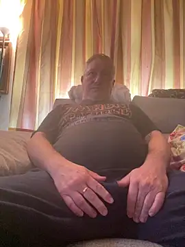 Snapshot of Russirayu chatting on 03/01/25, 08:56 Russirayu online show from 03/01/25, 08:56