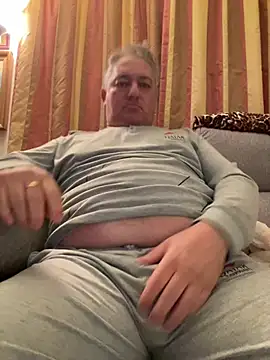 Snapshot of Russirayu chatting on 03/16/25, 11:14 Russirayu online show from 03/16/25, 11:14