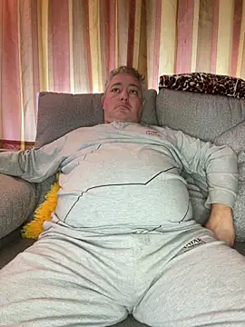 Snapshot of Russirayu chatting on 03/17/25, 02:56 Russirayu online show from 03/17/25, 02:56