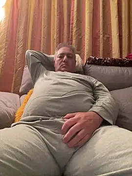 Snapshot of Russirayu chatting on 03/21/25, 04:06 Russirayu online show from 03/21/25, 04:06