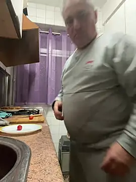 Snapshot of Russirayu chatting on 03/22/25, 07:53 Russirayu online show from 03/22/25, 07:53