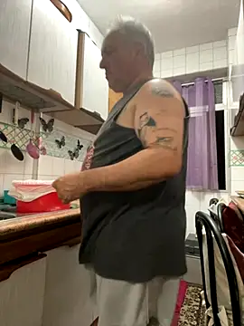 Snapshot of Russirayu chatting on 09/19/25, 06:52 Russirayu online show from 09/19/25, 06:52