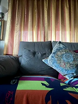 Snapshot of Russirayu chatting on 10/13/25, 06:46 Russirayu online show from 10/13/25, 06:46